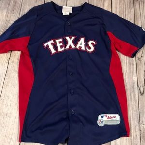 Texas Rangers jersey fits women’s small